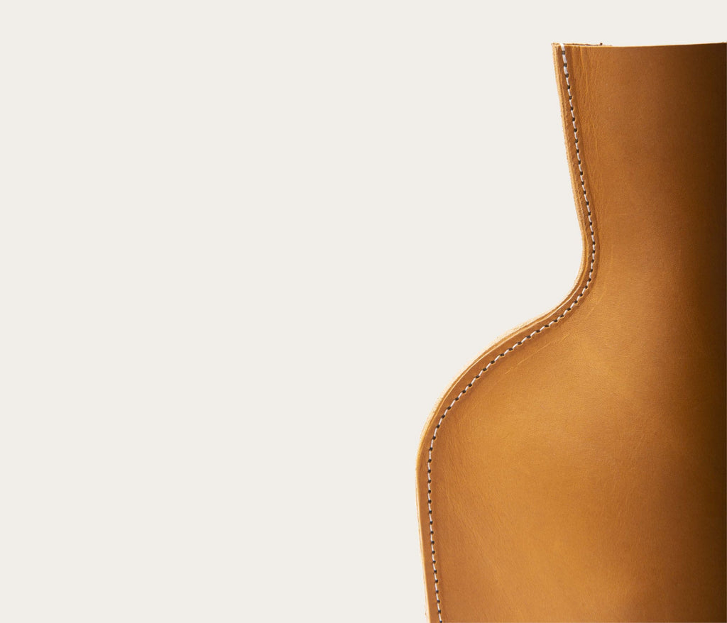 Vase en cuir forme carafe